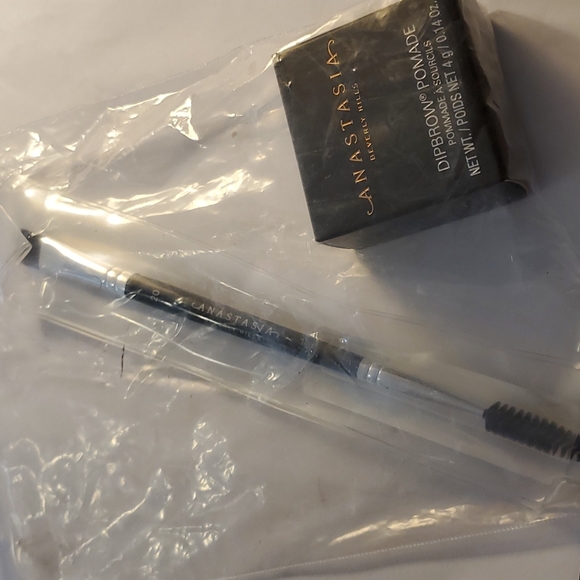 Dipbrow Pomade - Picture 10 of 13